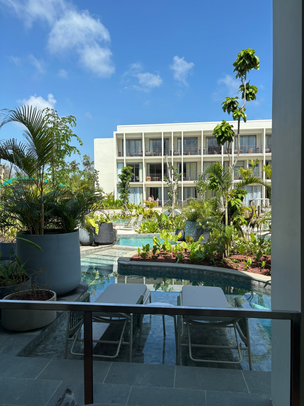 3D2N Bintan Easter Weekend Getaway Part 1 – From Poolside Joy to Firefly&nbsp;Magic